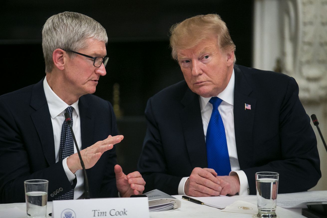 Tim Cook mødes med Trump i Mar-a-Lago: Ny alliance?